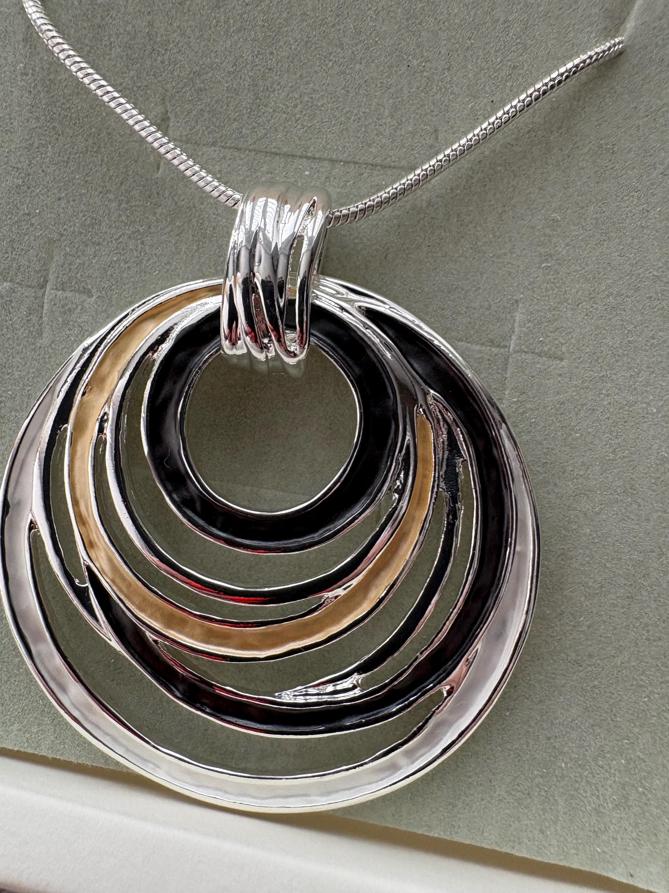 大胆なシルバーとブラックの幾何学模様のペンダントネックレス、新品