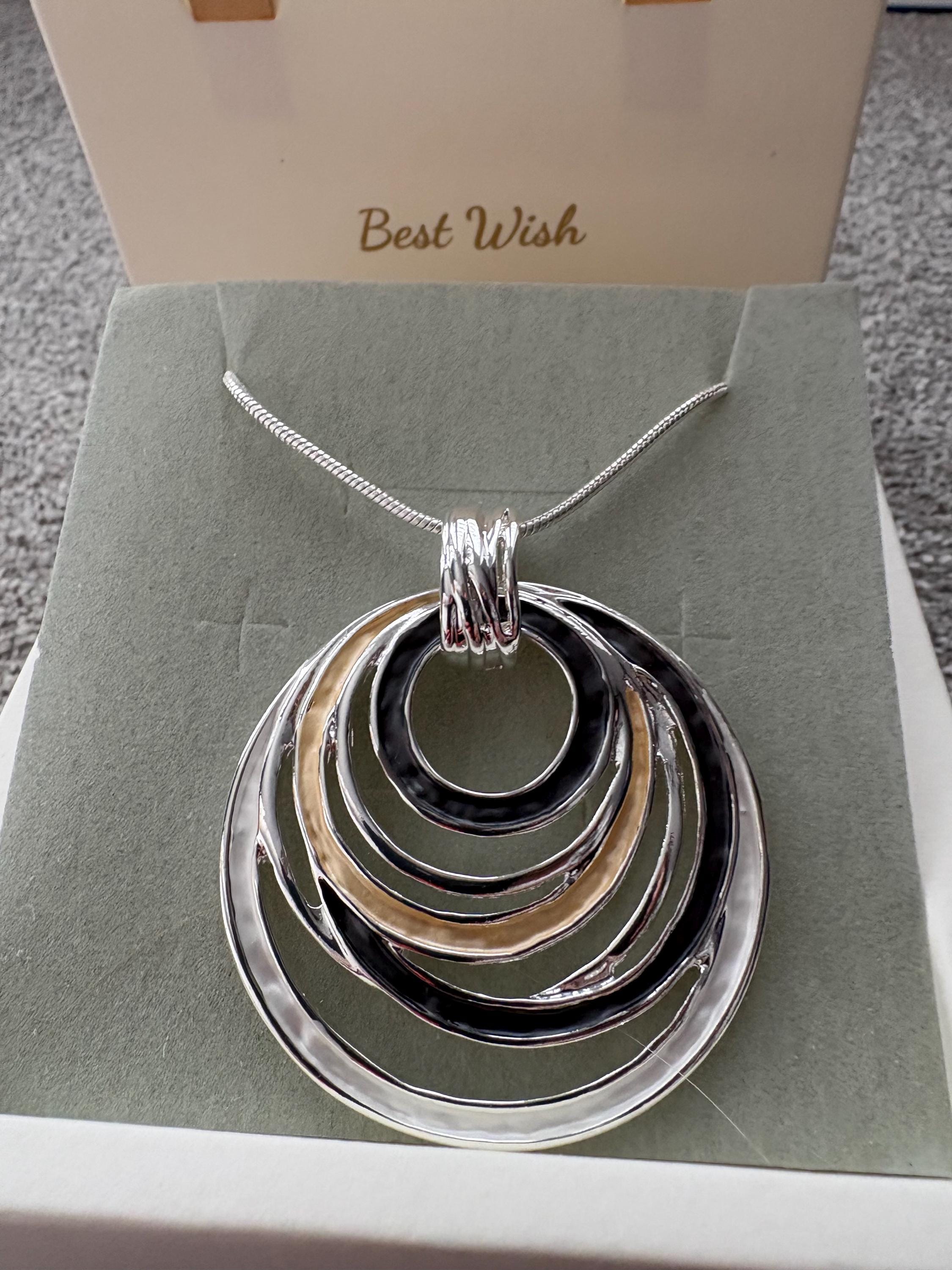 幾何学模様 ネックレス シルバー ブラック 大胆なシルバーとブラックの幾何学模様のペンダントネックレス、新品