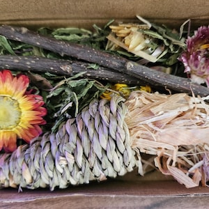 MINI FORAGE BOX / Dried flowers / dandelion roots /Apple sticks/Rabbits/ guineapigs/hamster/Chinchilla/Gerbil