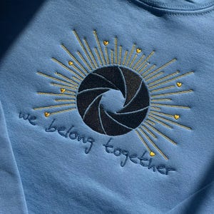 HS Inspiriert Aperture KATTDO Besticktes Sweatshirt - Wir gehören zusammen