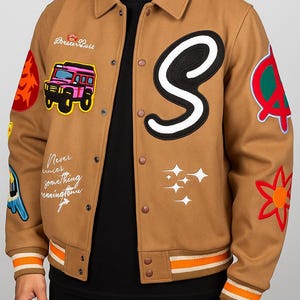 Strivers Row ullvardagsjacka: Broderade lappar, klassisk Letterman-stil