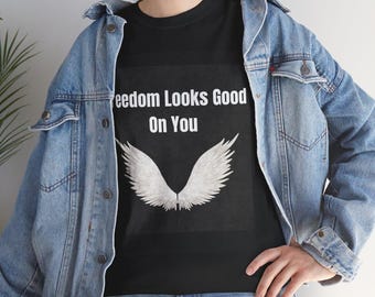 Camiseta con alas de ángel de la libertad