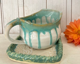 Ceramic Gravy Boat and Drip Plate, Pottery Serving Dish for Sauces or Syrup, Green and White Pottery Sauce Dish