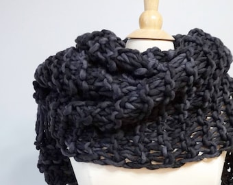 Tuckoe Scarf: Easy Knitting Pattern - Beginner Super Bulky Yarn Design