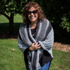 Bedford Oversized Wrap: Easy Crochet Pattern Bulky Yarn Shawl image 3