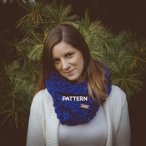 Roma Traveller Infinity Scarf Crochet Pattern - Easy, Beginner, Bulky Yarn