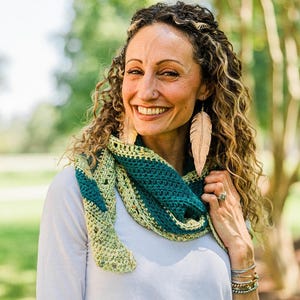 Beginner Crochet Crescent Shawl Pattern | Easy Half Circle Crochet Shawl Pattern
