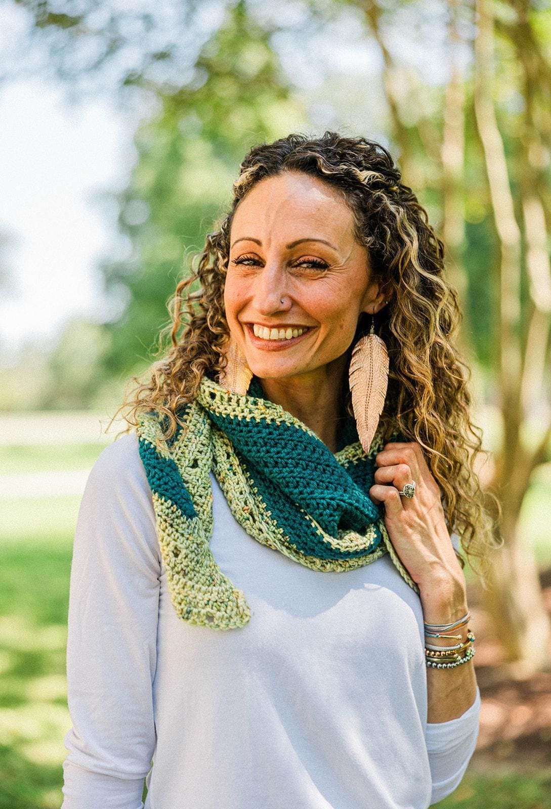 40 Beautiful Circle Crochet Patterns To Make For Your Home 5 Beginner Crochet Crescent Shawl Pattern Easy Half Circle