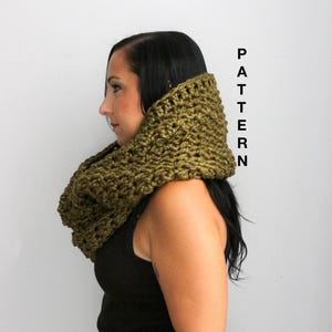 Haman Infinity Scarf - Advanced Beginner Crochet, Super Bulky Yarn DIY Accessory