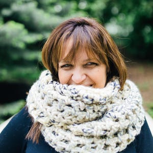 Ollie Oversized Infinity Scarf | Easy Crochet Bulky Scarf Pattern | Chunky Yarn Crochet Cowl Pattern