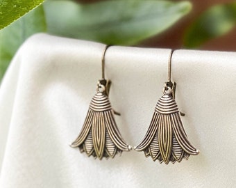 antik gold Art Deco Ohrringe, Lotus Blume Lilie, handgemachte Ohrringe, Geschenk für sie