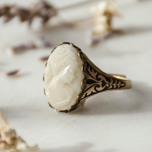 Women's Cameo Ring