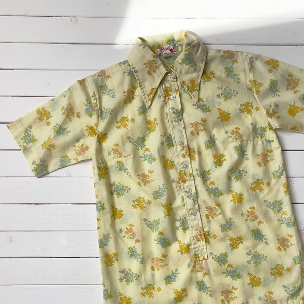 cute cottagecore blouse 70s vintage pastel yellow floral short sleeve shirt