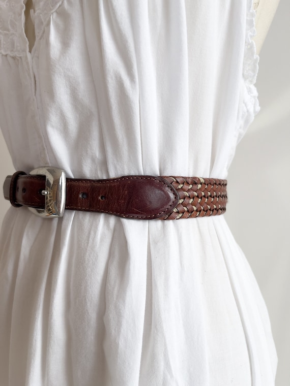 Authentic 90’s leather belt. RARE find.high quality excellent condition. Vintage 90s White Leather Belt With Large Gold Art Deco  main image 2