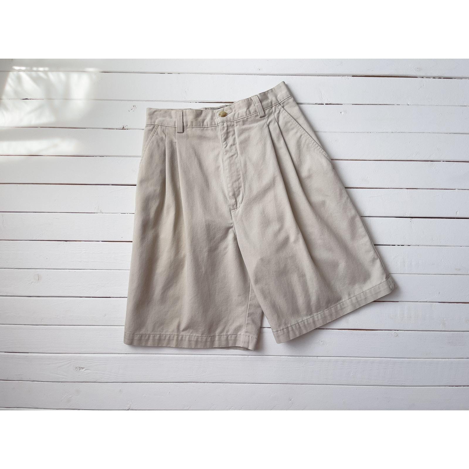 high waisted shorts 80s 90s vintage tan beige cotton khaki pleated shorts