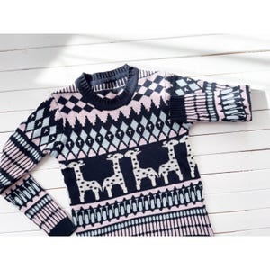 giraffe sweater 80s 90s vintage navy blue pink animal print sweater