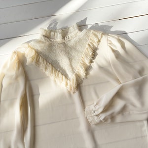 cute cottagecore shirt 80s vtg cream ruffled high collar antique style blouse