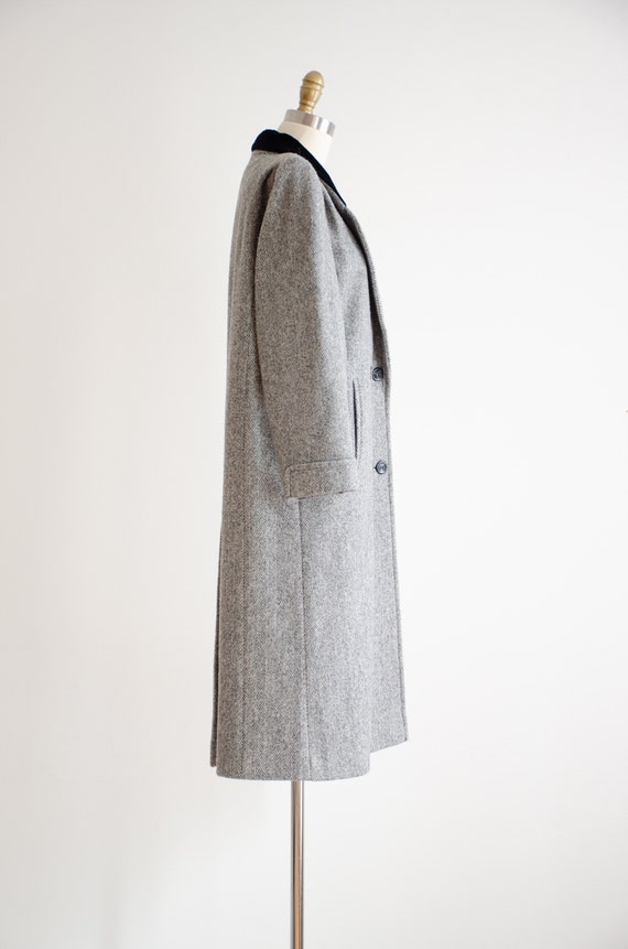 90s Vintage Cream Herringbone Wool Coat 16