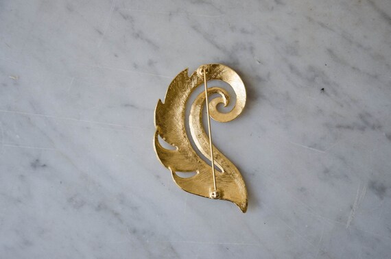 large gold feather brooch - image 7