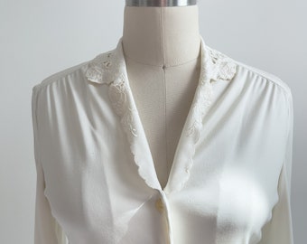 cute cottagecore blouse 70s vintage cream embroidered lace collar shirt
