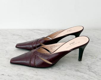 Mules Anne Klein iFlex de punta afilada, estilo años 90, talla 8.5 M, de piel burdeos con tacón calado.