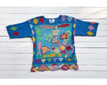 vtg blauer Regenbogenfisch gehäkelter bestickter Neuheit Kurzarmpullover