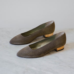 gold leather shoes | 80s 90s vintage shiny gold brown leather low heel flats size 6.5