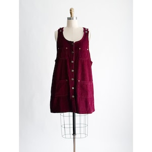 Vestido de punto de pana Basic Editions, peto vintage, talla grande, color burdeos, con botones.