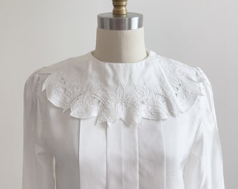 cute cottagecore blouse 80s 90s vintage white lace collar long sleeve shirt