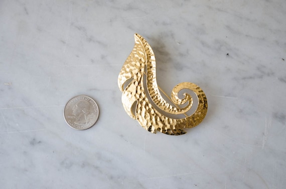 large gold feather brooch - image 2