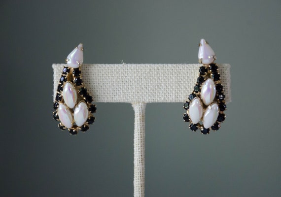 vintage jewelry | vintage earrings | rhinestone ea