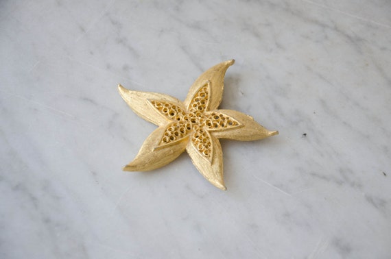 gold starfish brooch - image 3