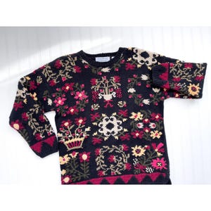 vtg Northern Isles black red pink floral hand knit sweater size M