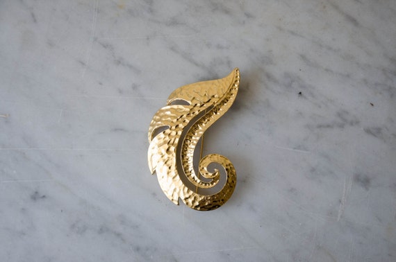 large gold feather brooch - image 6