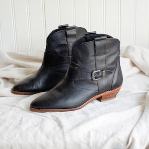 black leather boots 80s vintage Circle S western cowboy ankle boots size 7.5