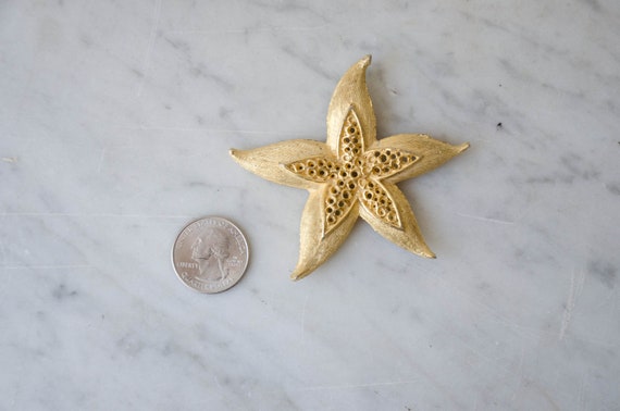 gold starfish brooch - image 4