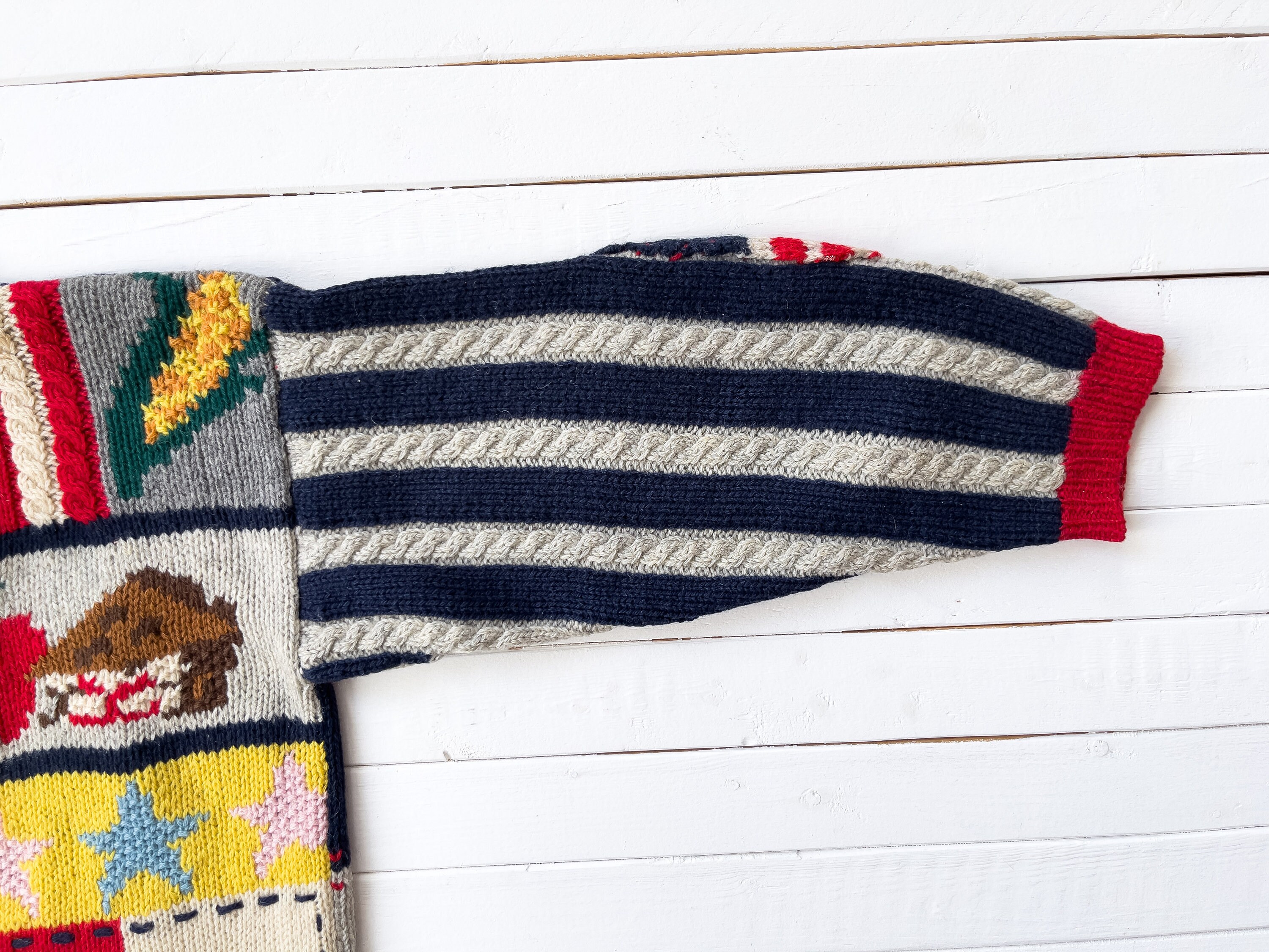 The Eagle's Eye Sweater 90s Vintage Americana Flag Pie The Eagle's Eye Sweater 90s Vintage Americana Flag Pie