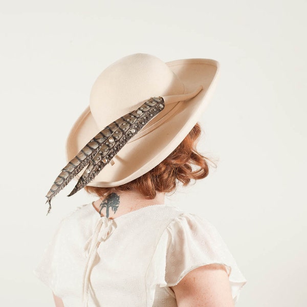 vintage 1970s hat / wool fedora / Studded Feather