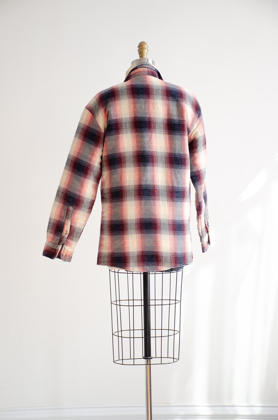 Veste de chemise matelassée à carreaux avec doublure et capuche en agneau