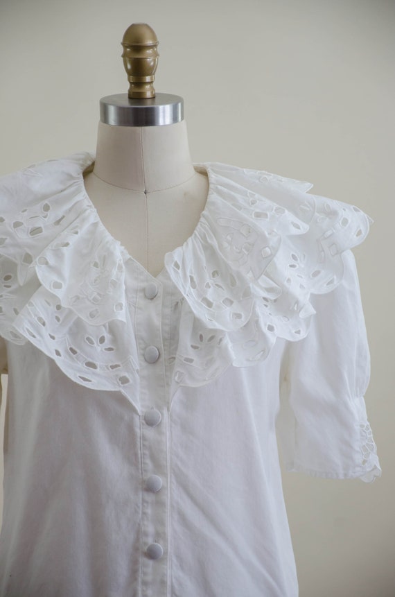 white ruffled collar blouse | 80s vintage dramati… - image 3