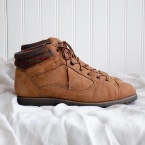 brown leather boots 80s 90s vintage Bass suede hiking lace up ankle boots US size 9.5
