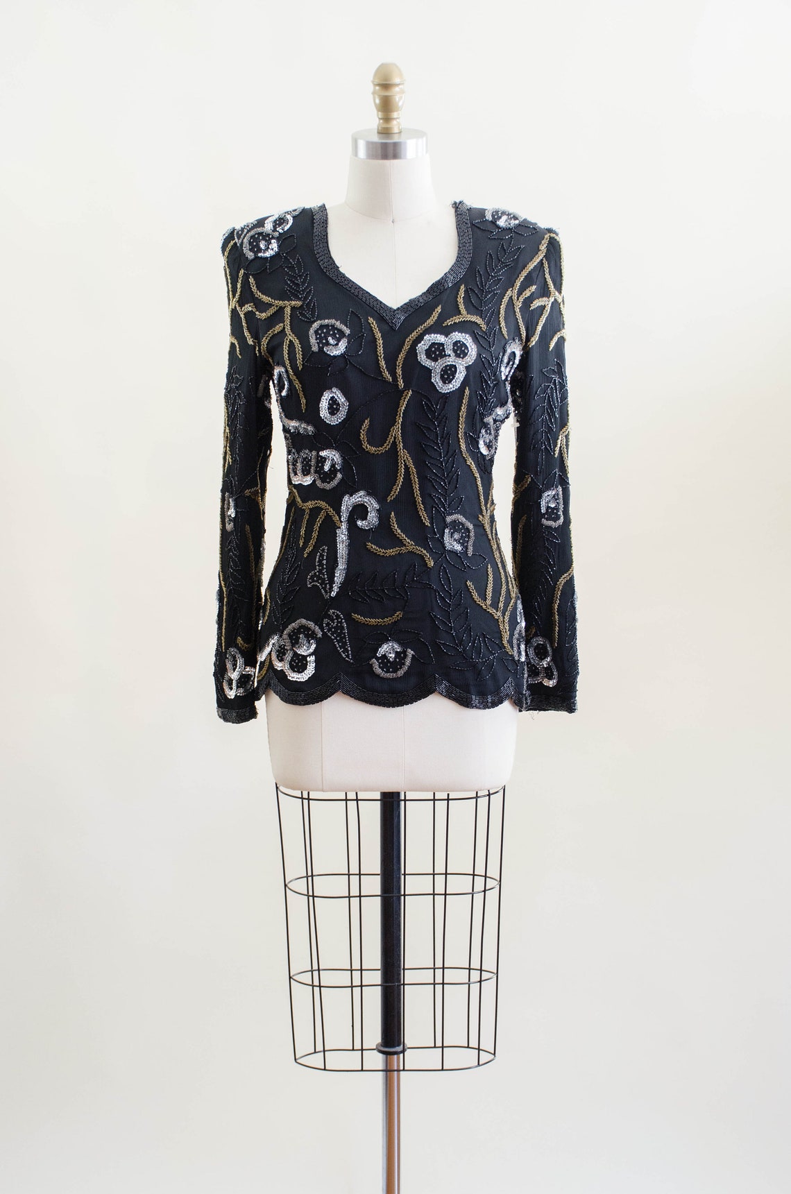 beaded silk blouse | 80s 90s vintage Lawrence Kazar Art Deco black gold silver floral nipped waist long sleeve shirt, foto 2 di 5