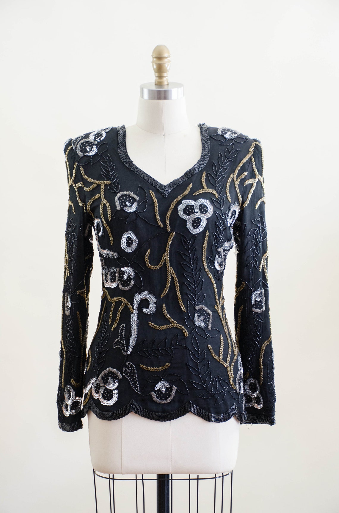 beaded silk blouse | 80s 90s vintage Lawrence Kazar Art Deco black gold silver floral nipped waist long sleeve shirt, foto 3 di 5