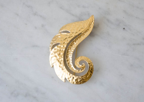 large gold feather brooch - image 5