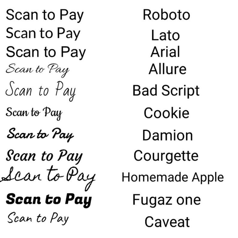 Op de afbeelding: Op een witte achtergrond staat de tekst "Scan to Pay" in diverse lettertypen, gekoppeld aan lettertypenamen zoals Roboto, Lato en Arial. De afbeelding toont verschillende typografische stijlen voor gebruik.