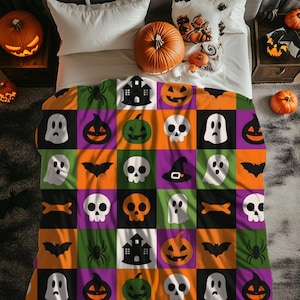 Vintage Halloween Blanket, Purple Ghost Throw, Summerween Ghost Decor, Hot Ghoul Summer, Cute Ghost Blanket