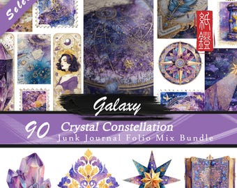 Könnte beinhalten: Eine Collage digitaler Kunstwerke mit einem himmlischen Thema in Lila, Blau und Gold. Enthält Briefmarken, eine Windrose, eine Feder und einen Kristall. Der Text lautet "Galaxy" und "90 Crystal Constellation Junk Journal Folio Mix Bundle."