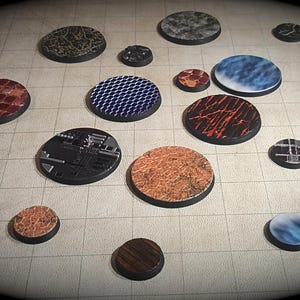 Bases listas para la batalla: ¡totalmente texturizadas y pintadas! ¡Compatibles con juegos de guerra y juegos de rol de mesa!