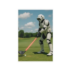 Puede incluir: Una taza de cerámica blanca con un asa negra y el texto "But First, Coffee" en negro, con una fuente de estilo manuscrito. La taza está sobre una superficie blanca.