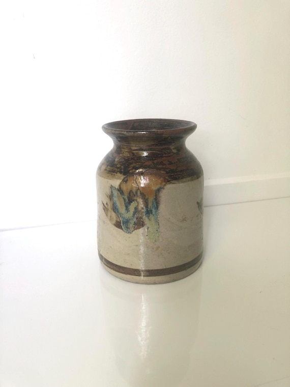 Genuine vintage-style Australian studio pottery canister from the Gembrook workshop — the kind of chunky, character-rich piece you'd find in a mid-century farmhouse and never see mass-produced.